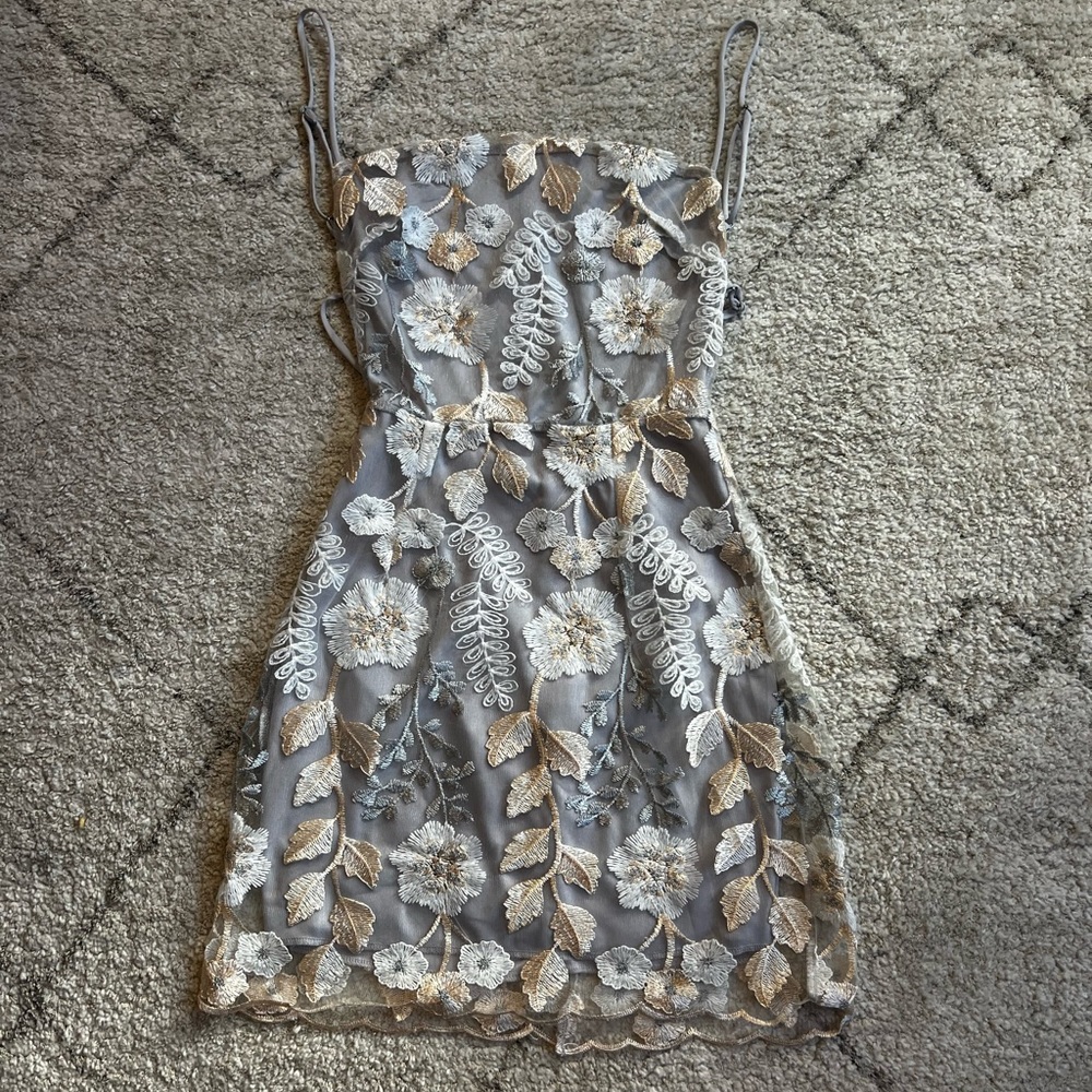 NWOT Lucy in the Sky Lucia Floral Dress in Gray - Size XS